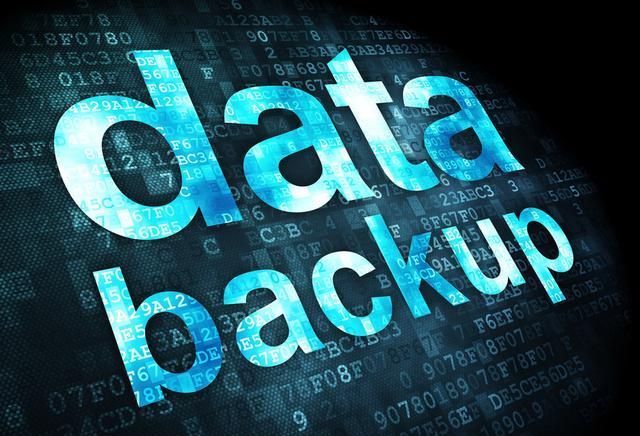 What is the difference between server cold standby and hot standby?